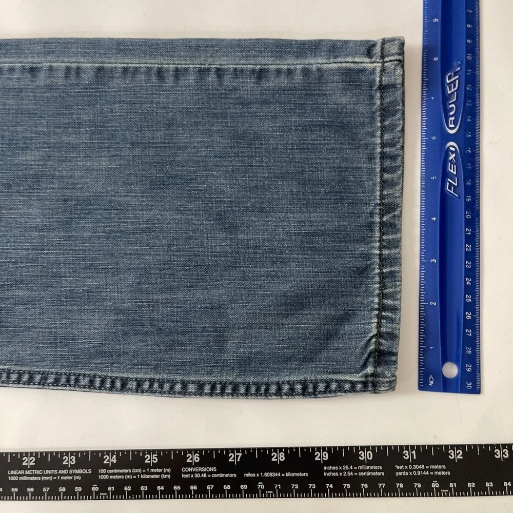 Levis Jeans Mens 34x32 Blue 514 Straight Fit medium Wash Denim Cowboy Work